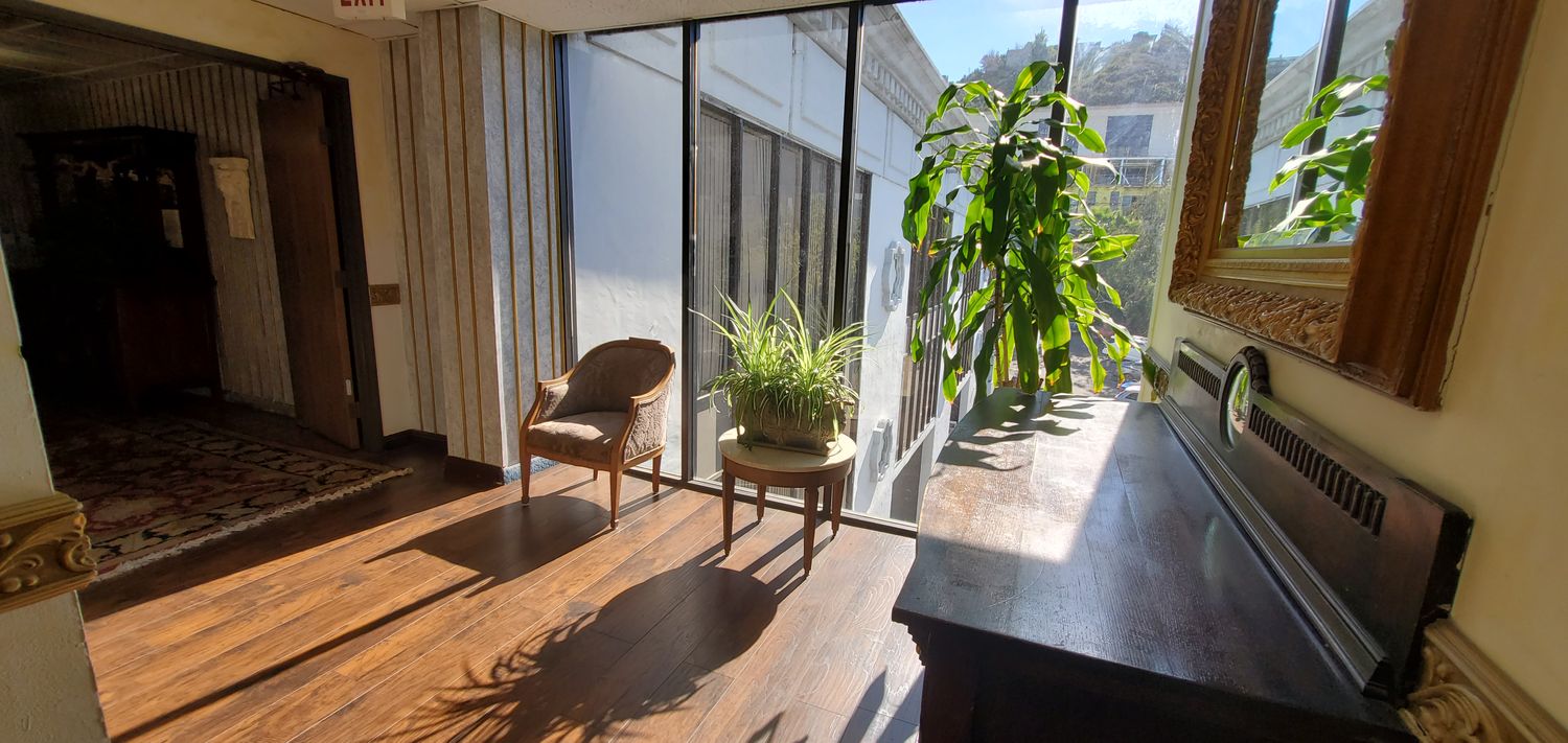 RECEPTION, LARGE PRIVATE OFFICE, LARGE ROOM. FREE MONTH.